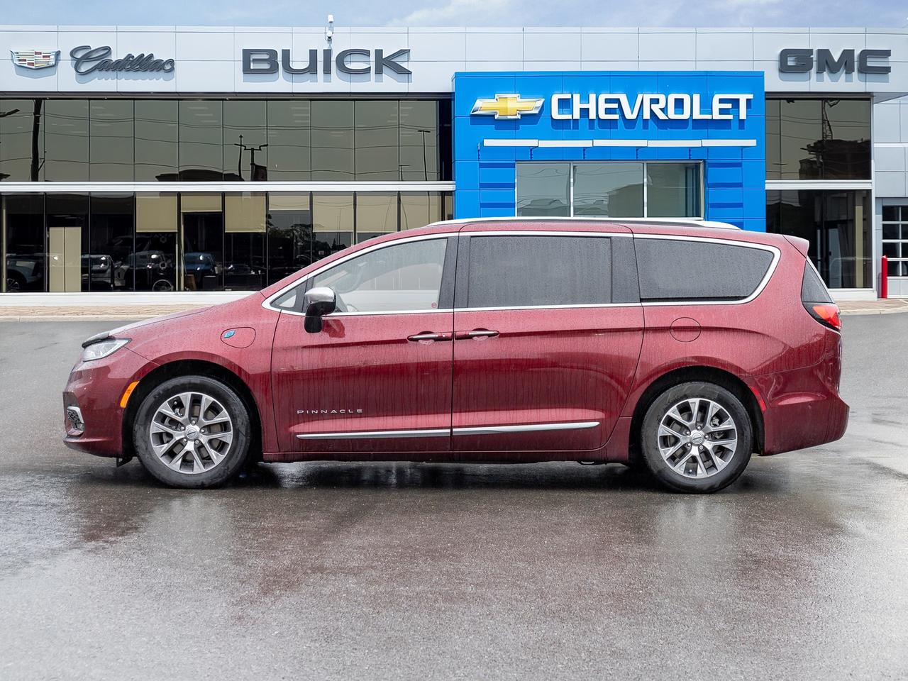 2023 Chrysler Pacifica Hybrid Pinnacle – Plug-In Hybrid   Loaded   Panoramic Roo Photo