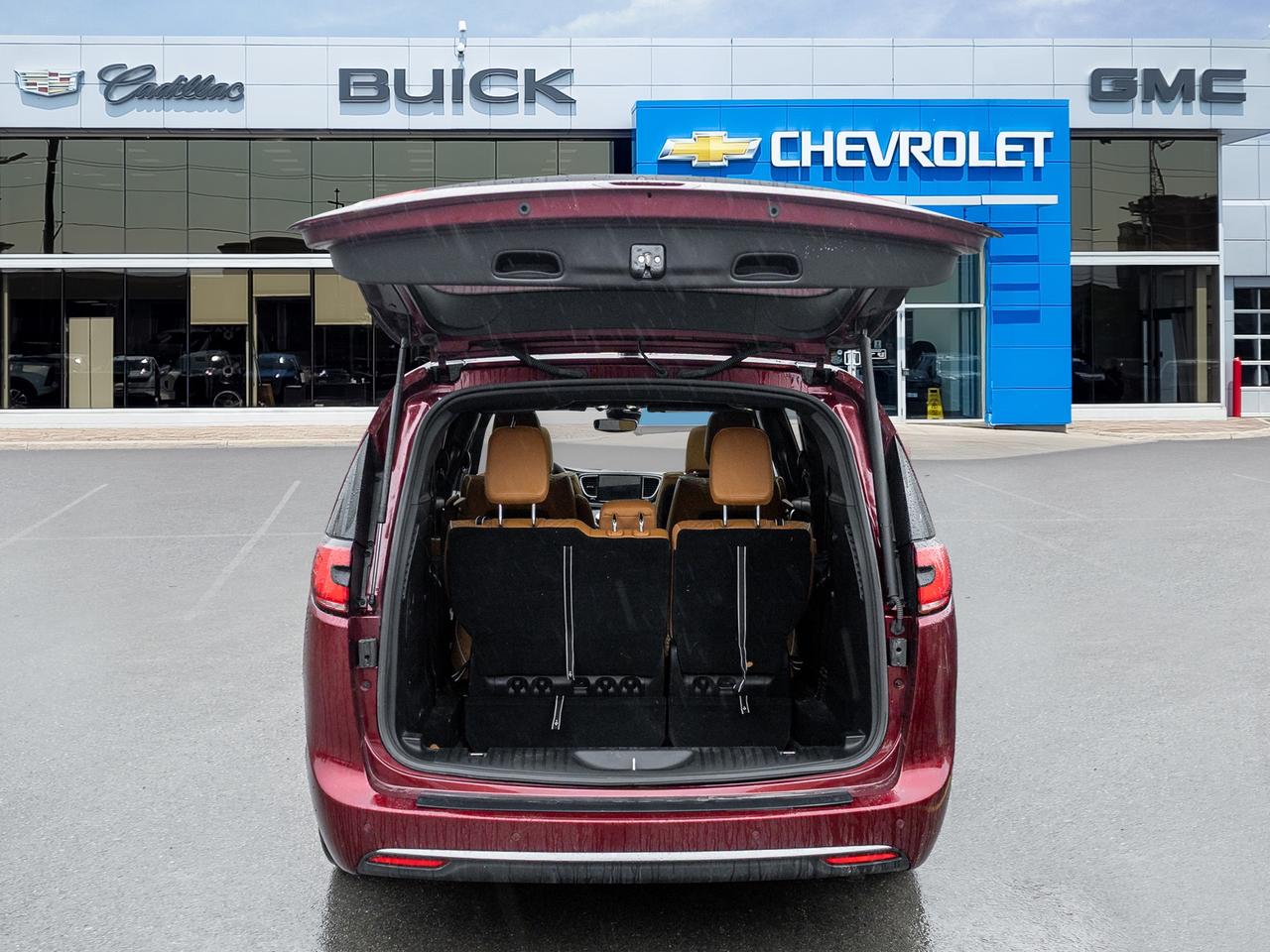 2023 Chrysler Pacifica Hybrid Pinnacle – Plug-In Hybrid   Loaded   Panoramic Roo Photo
