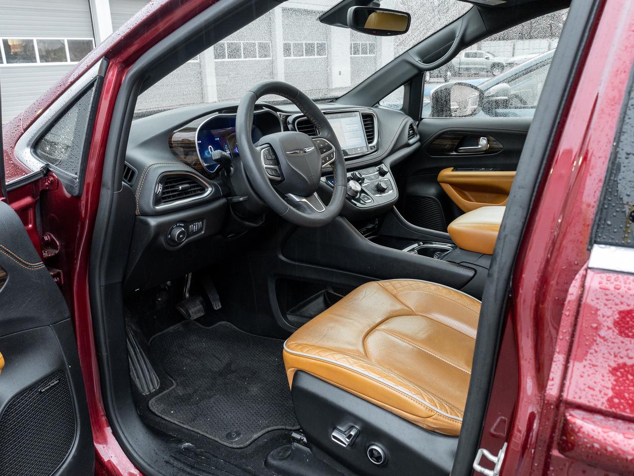 2023 Chrysler Pacifica Hybrid Pinnacle – Plug-In Hybrid   Loaded   Panoramic Roo Photo