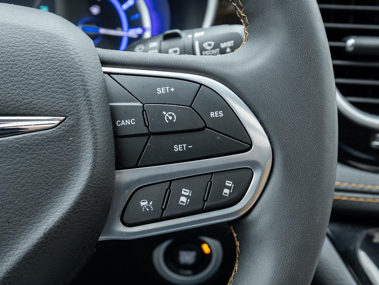 2023 Chrysler Pacifica Hybrid Pinnacle – Plug-In Hybrid   Loaded   Panoramic Roo Photo