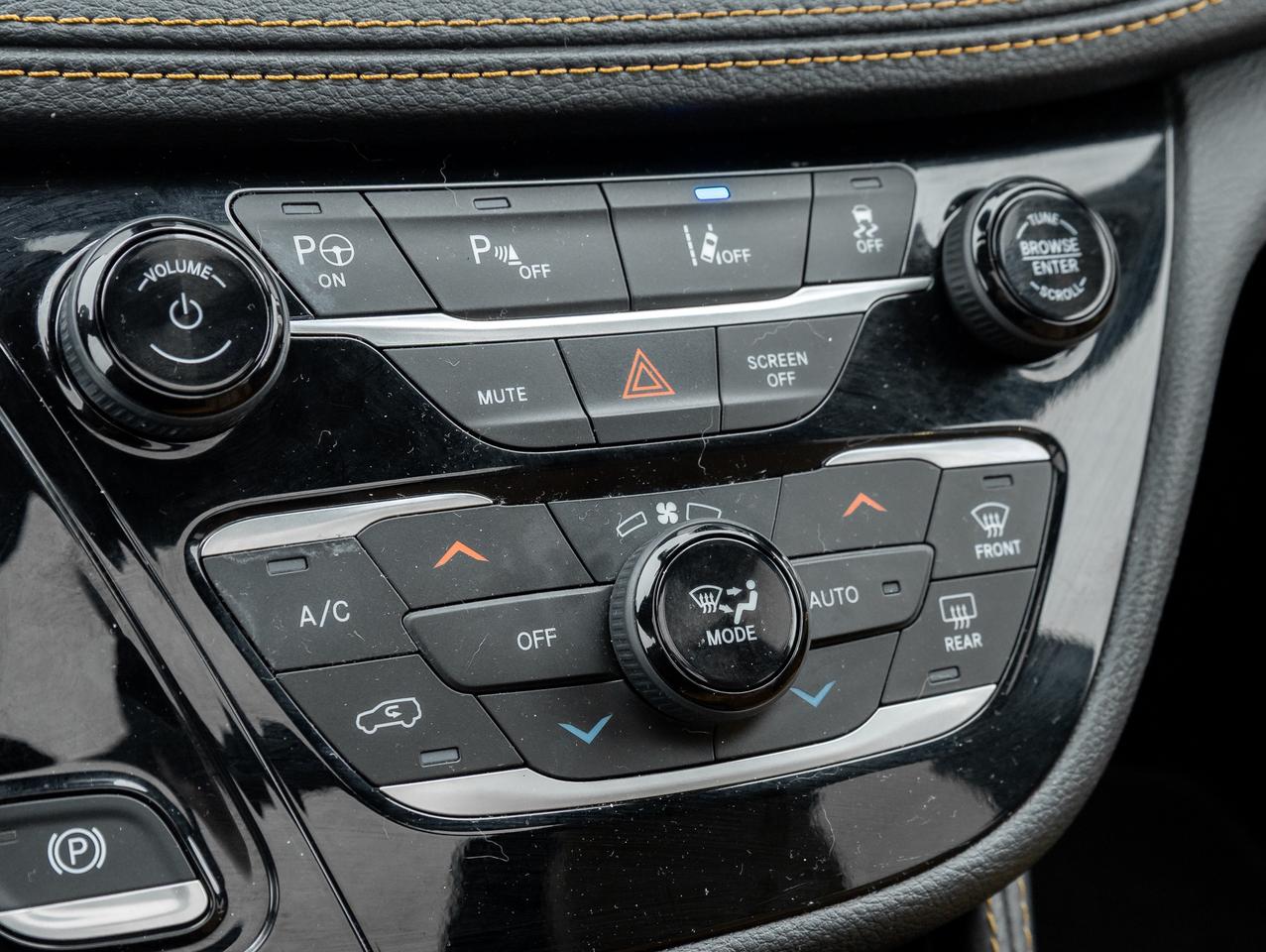 2023 Chrysler Pacifica Hybrid Pinnacle – Plug-In Hybrid   Loaded   Panoramic Roo Photo