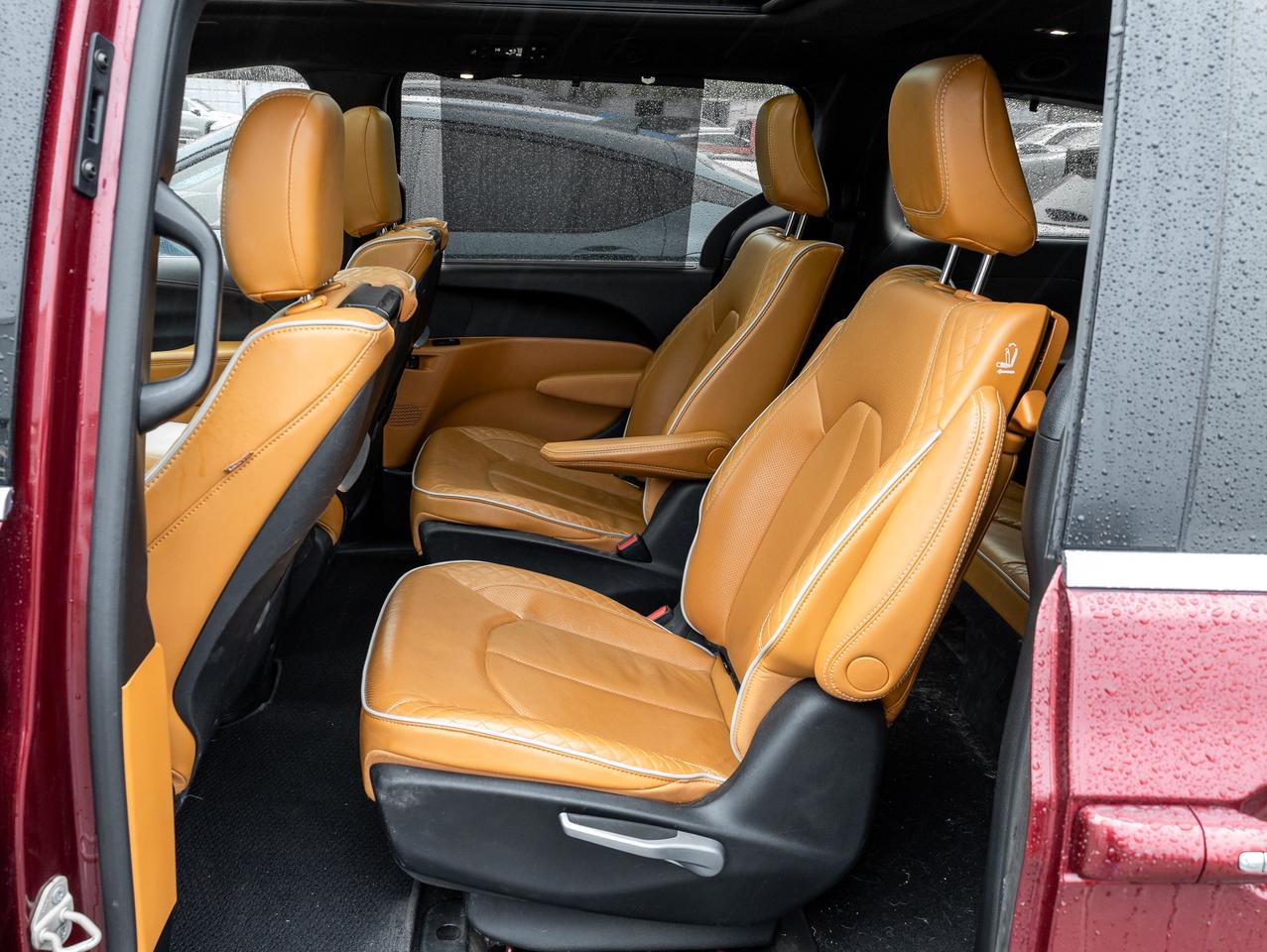 2023 Chrysler Pacifica Hybrid Pinnacle – Plug-In Hybrid   Loaded   Panoramic Roo Photo
