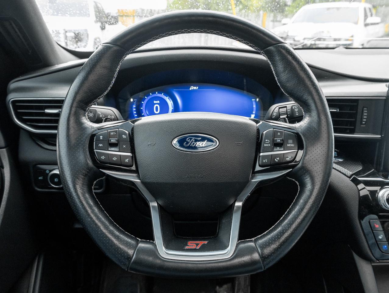 2022 Ford Explorer V6   Premium Package   CLEAN CARFAX Photo
