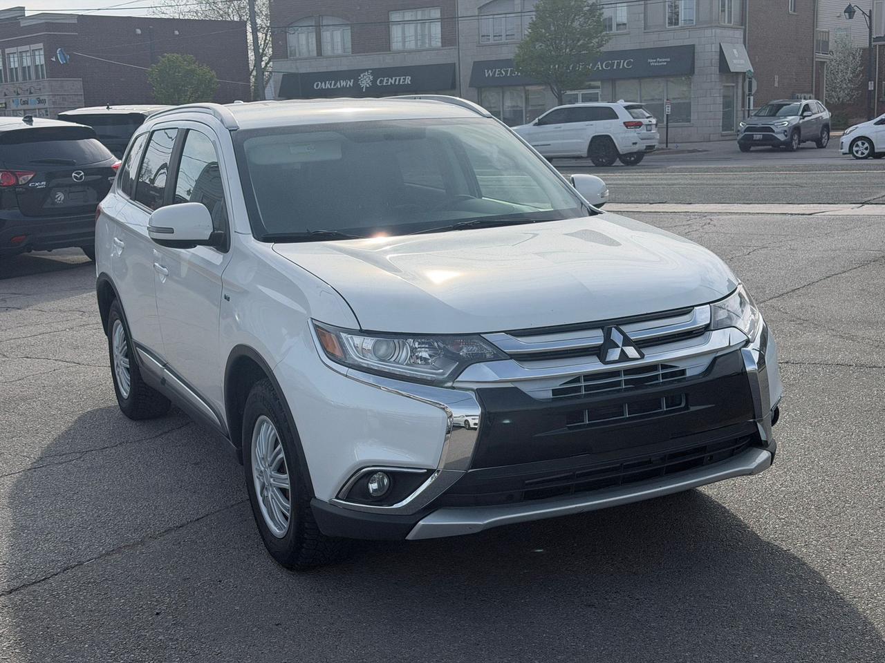 2018 Mitsubishi Outlander SE Photo4