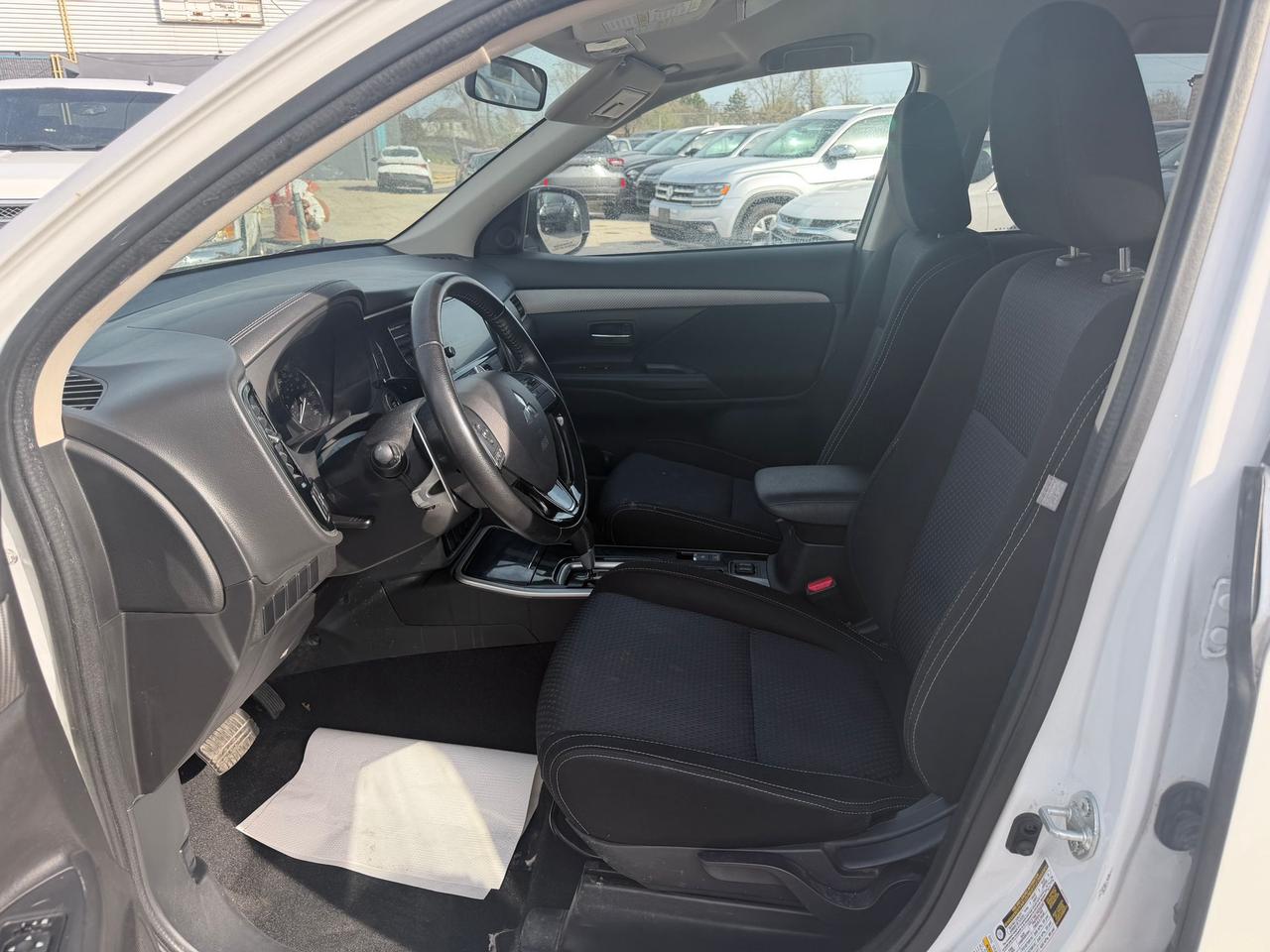 2018 Mitsubishi Outlander SE Photo