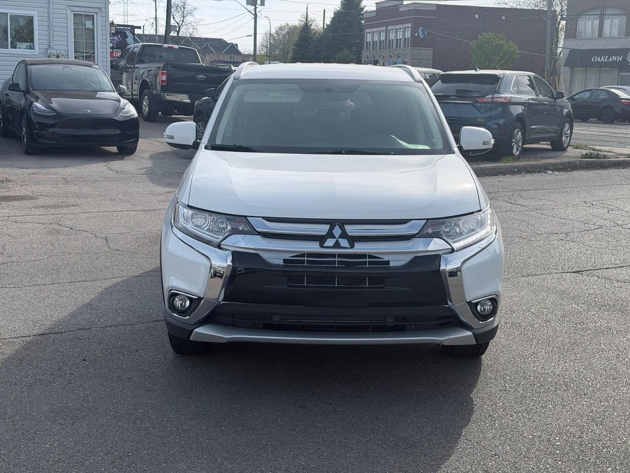 2018 Mitsubishi Outlander SE Photo