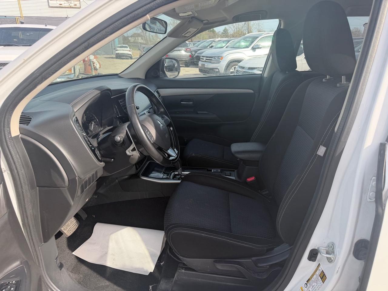 2018 Mitsubishi Outlander SE Photo