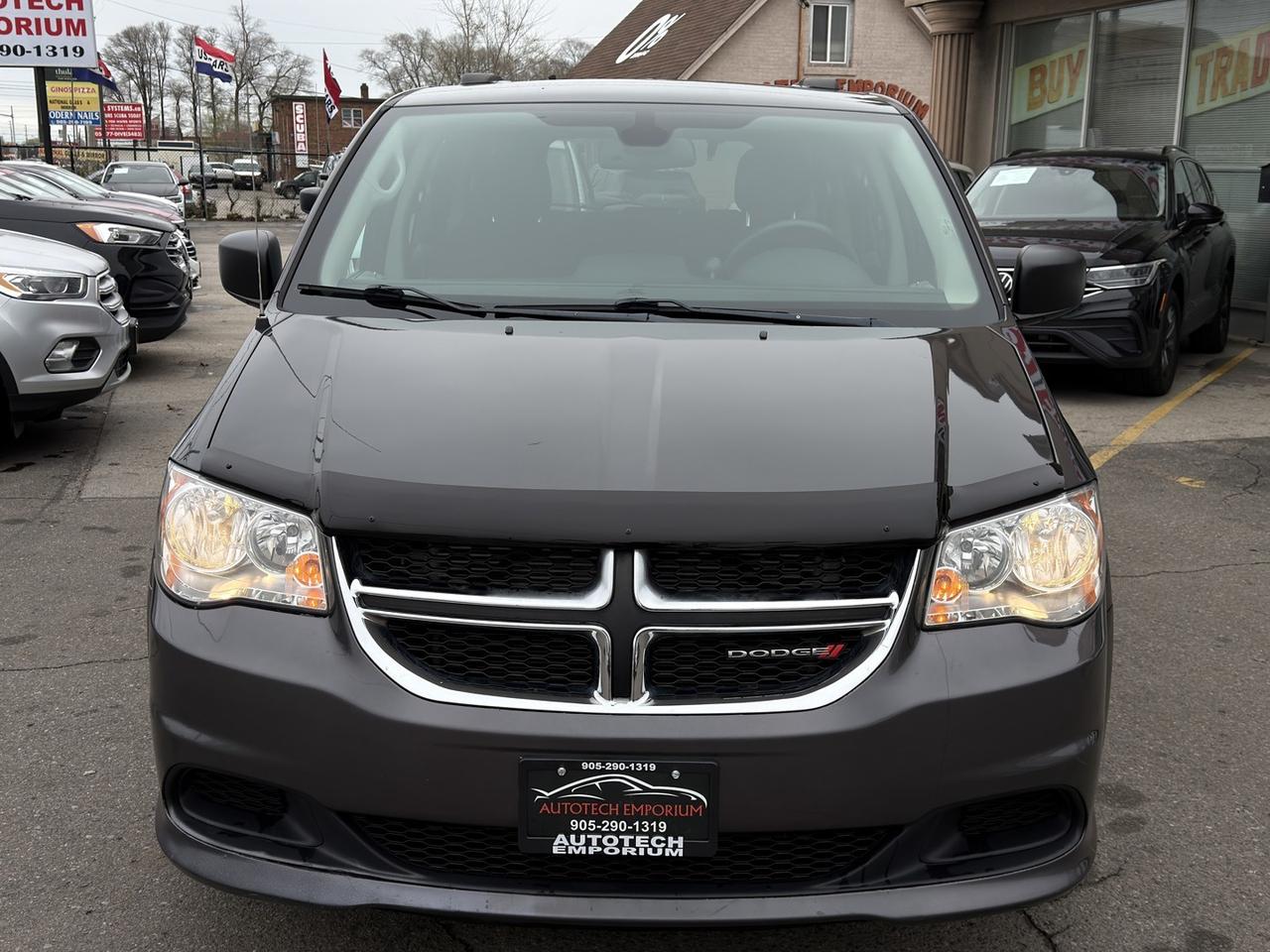 2019 Dodge Grand Caravan SXT   Stow n Go   7Pass   Dual Climate   Rev Cam Photo