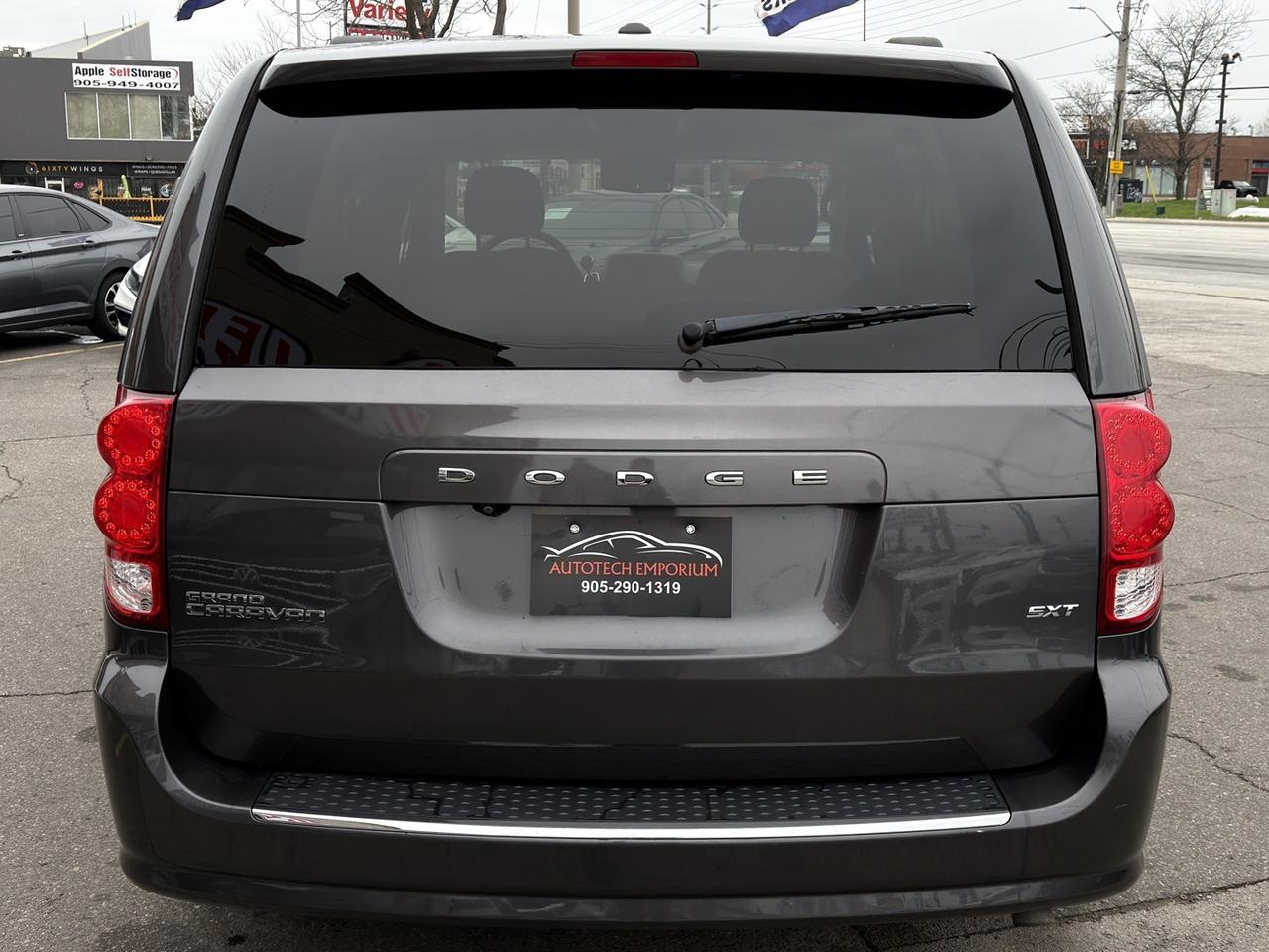 2019 Dodge Grand Caravan SXT   Stow n Go   7Pass   Dual Climate   Rev Cam Photo