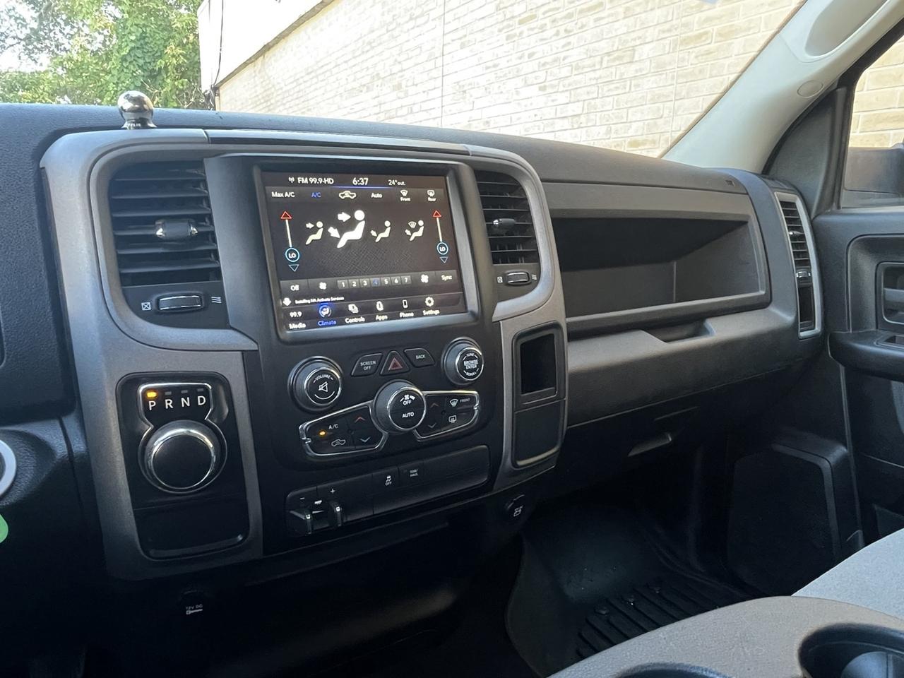 2021 RAM 1500 Classic classic Tradesman 6'4 BOX / Remote Start / Rev Cam Photo