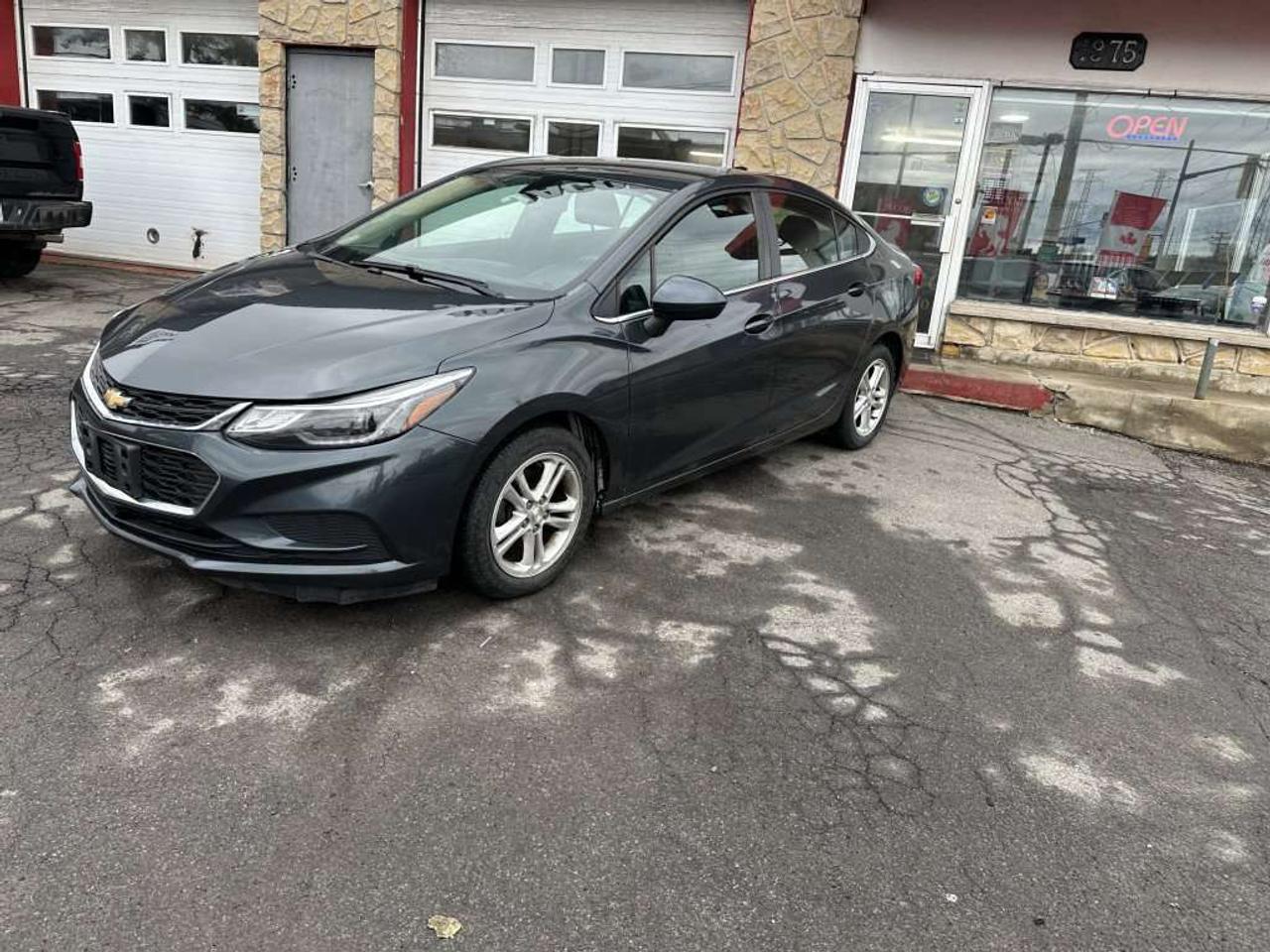 2018 Chevrolet Cruze LT Photo