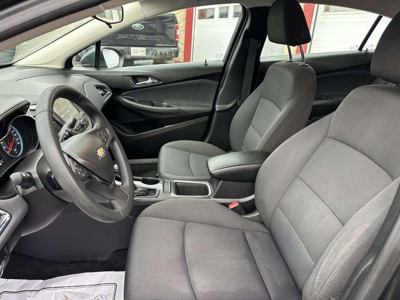 2018 Chevrolet Cruze LT Photo