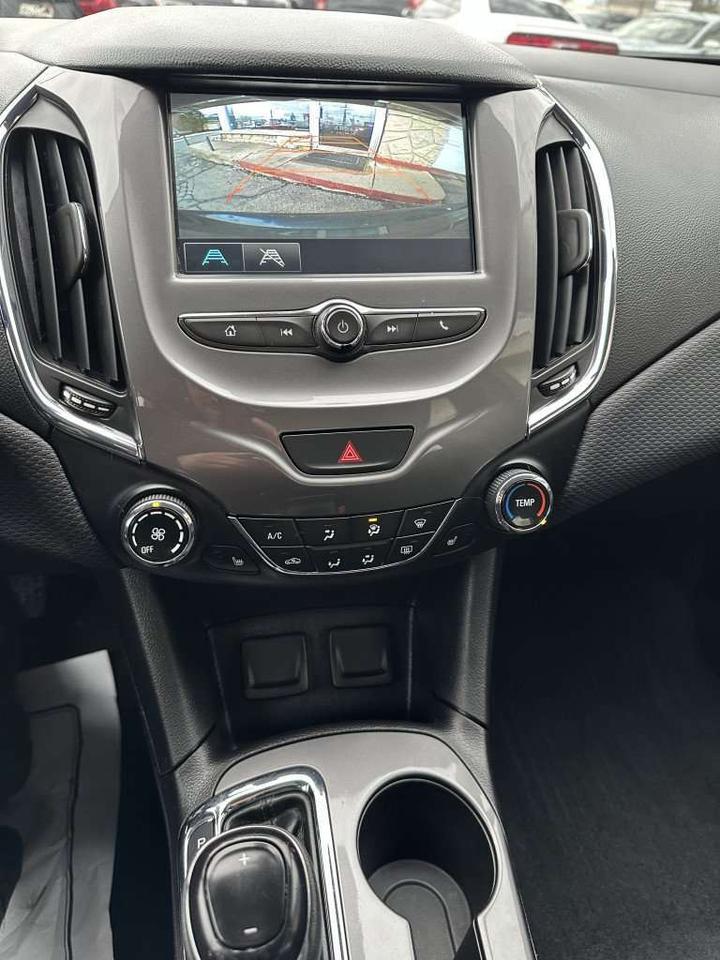 2018 Chevrolet Cruze LT Photo