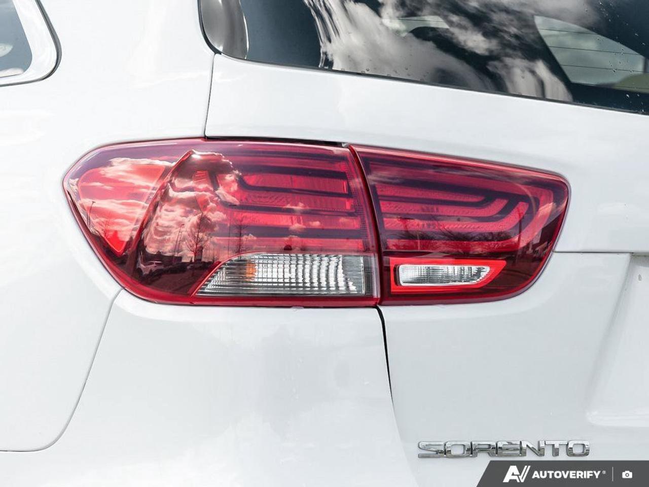 2020 Kia Sorento LX Photo