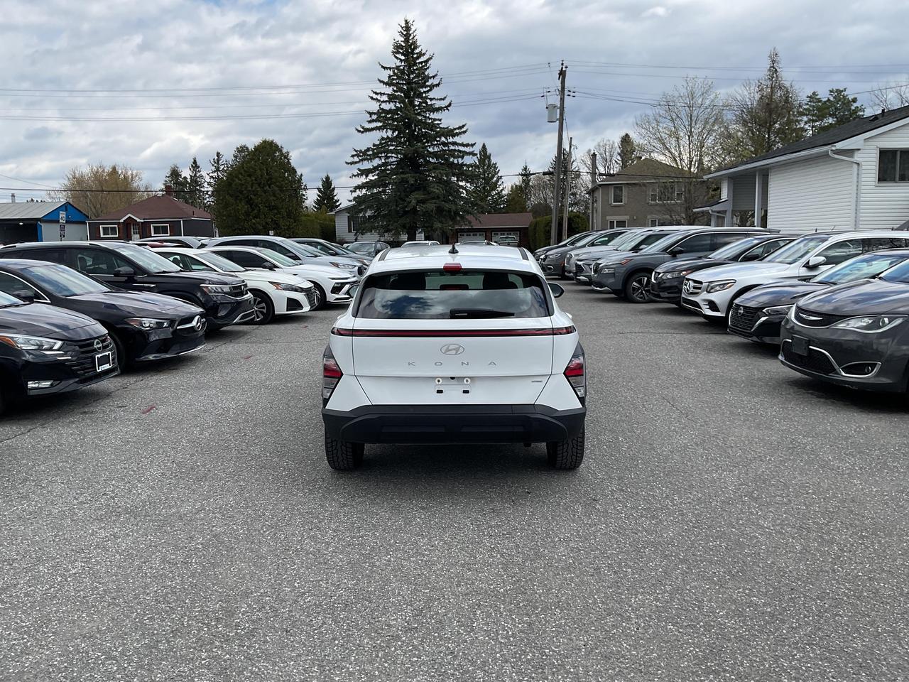2025 Hyundai KONA 2.0L Essential 4dr All-Wheel Drive Photo4