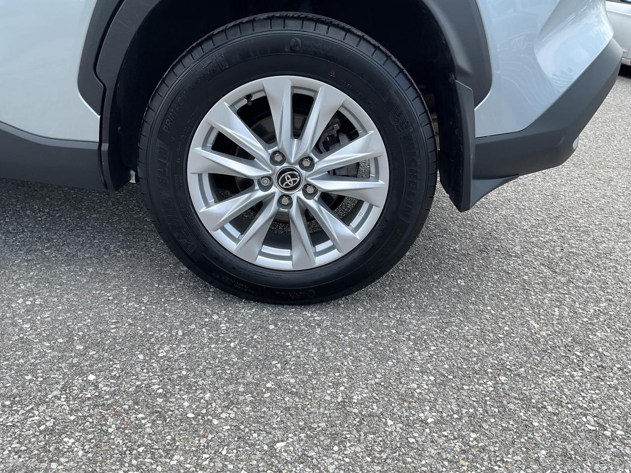 2025 Toyota Corolla Cross LE 4dr All-Wheel Drive Photo