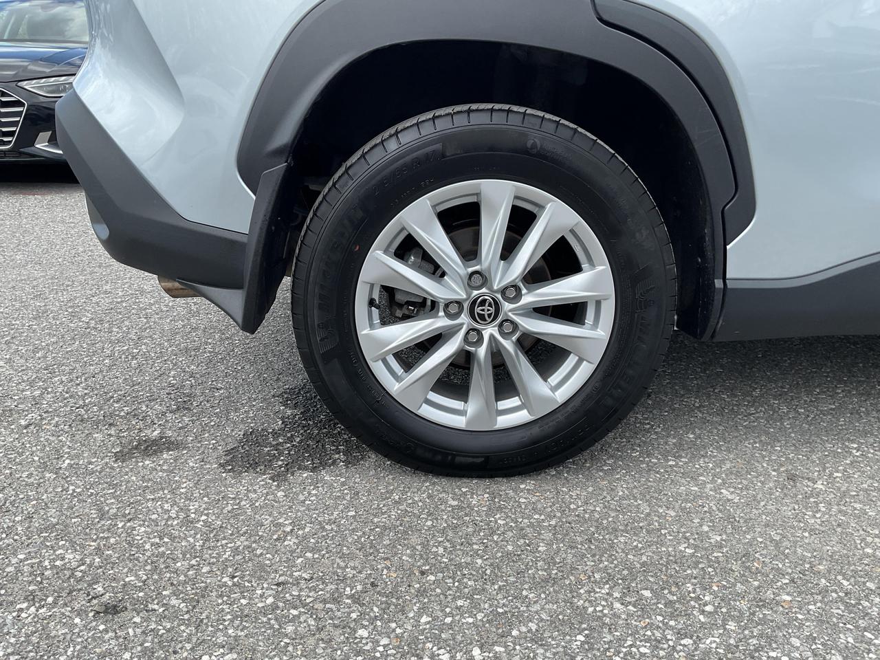 2025 Toyota Corolla Cross LE 4dr All-Wheel Drive Photo