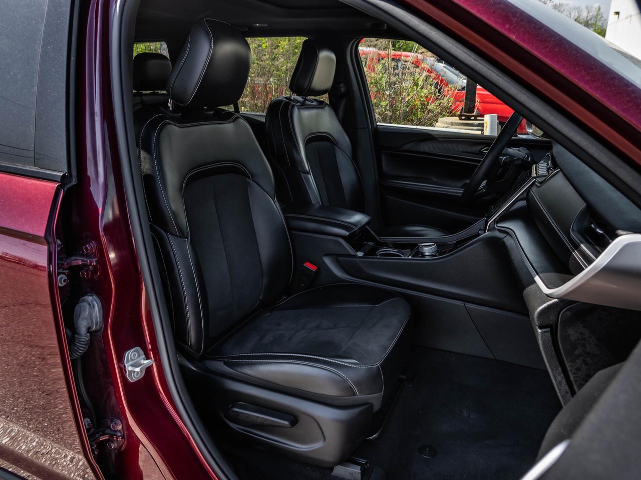 2023 Jeep Grand Cherokee ALTITUDE 4X4 Photo