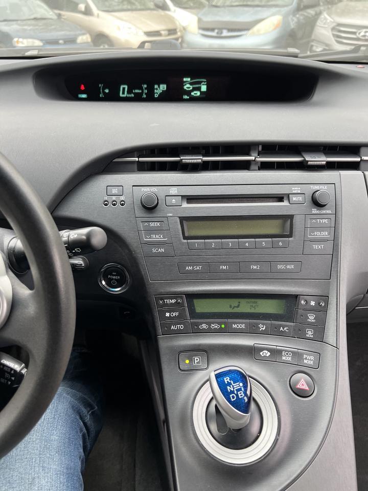 2010 Toyota Prius 5dr HB AUTO AC POWER OPTIONS. Photo