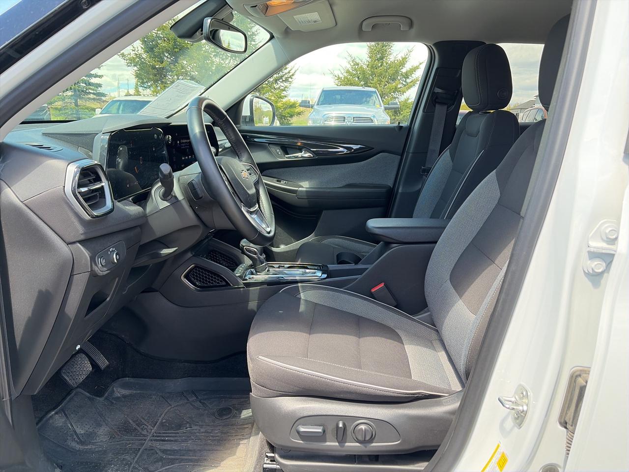 2024 Chevrolet TrailBlazer LT AWD   Heated Seats & Steering Wheel   Blindspot Photo
