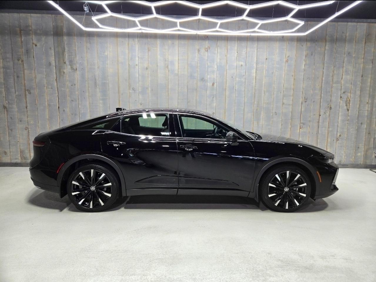2023 Toyota Crown PLATINUM HYBRID MAX Photo