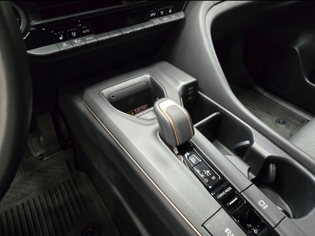 2023 Toyota Crown PLATINUM HYBRID MAX Photo