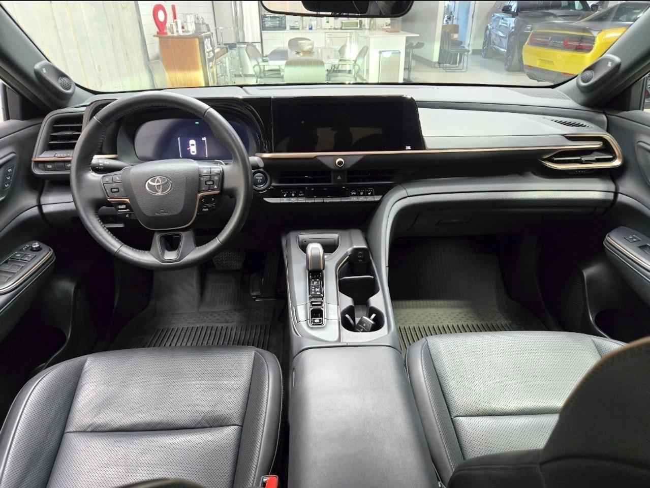 2023 Toyota Crown PLATINUM HYBRID MAX Photo