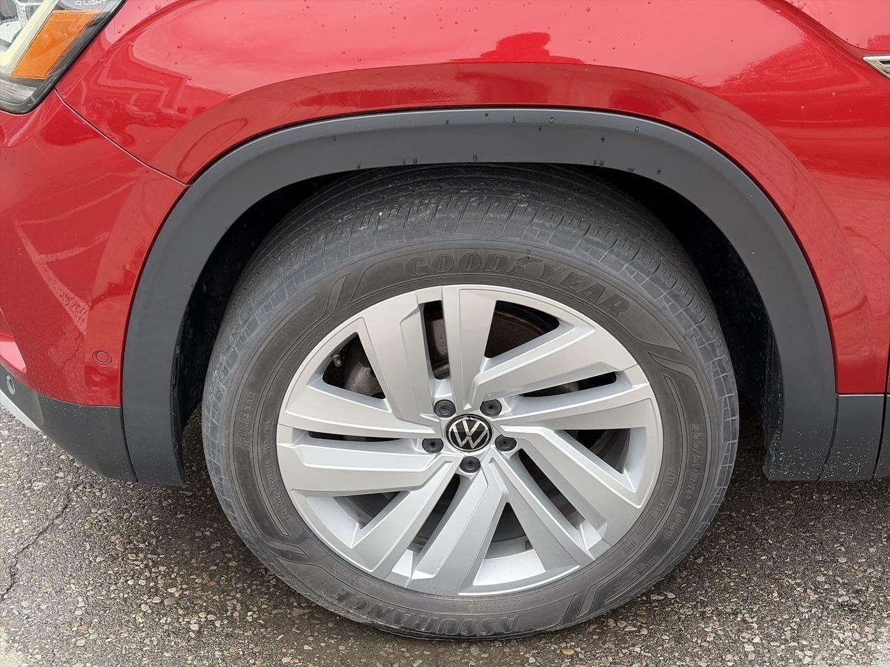 2020 Volkswagen Atlas Cross Sport Execline 3.6L 8sp at w/Tip 4MOTION Leather  Alloy Photo