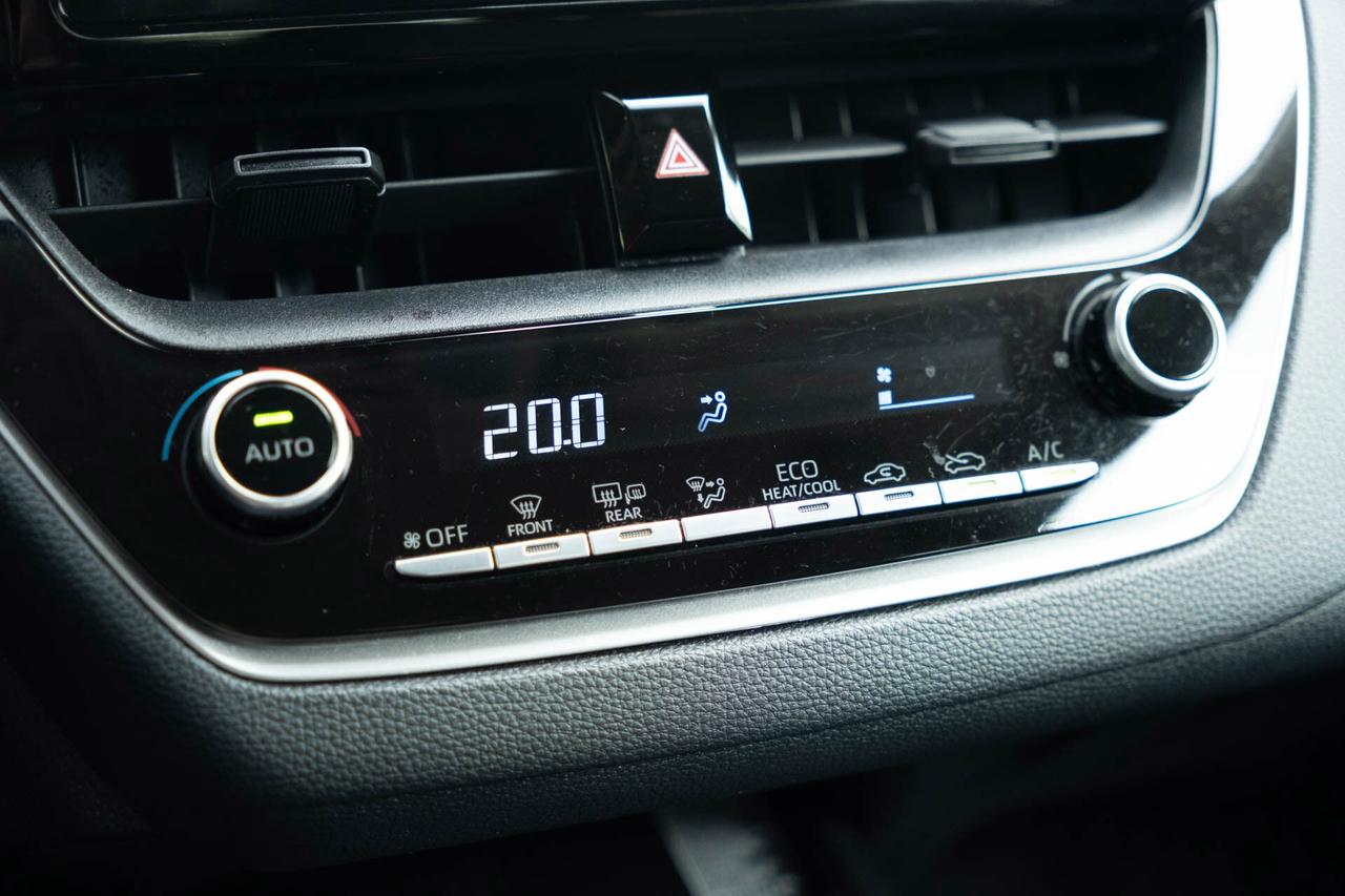 2020 Toyota Corolla LE UPGRADE PACKAGE Photo
