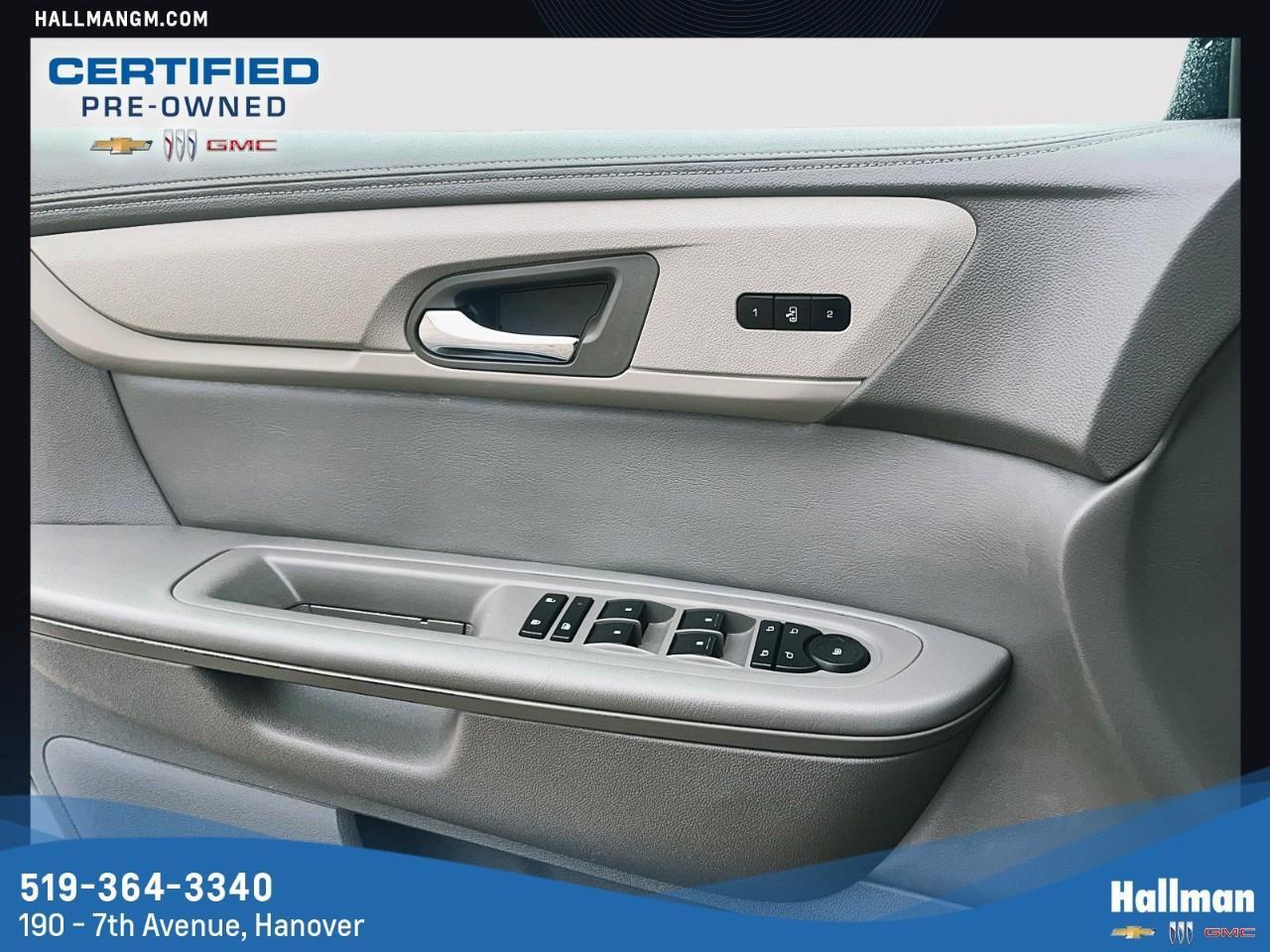 2017 Chevrolet Traverse LT 2LT Front-Wheel Drive Photo
