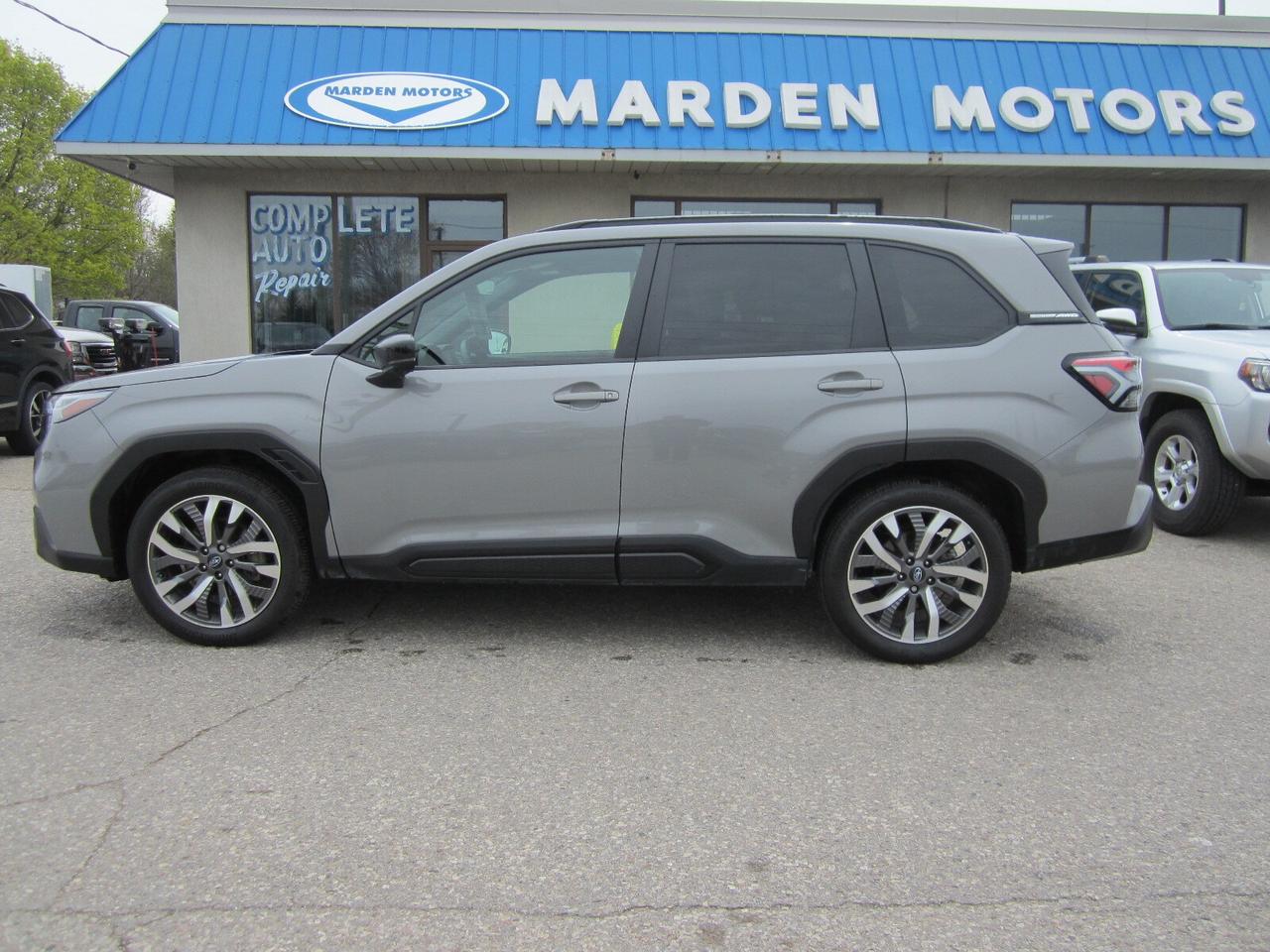 2025 Subaru Forester Premier AWD ONE OWNER NO ACCIDENTS Photo2