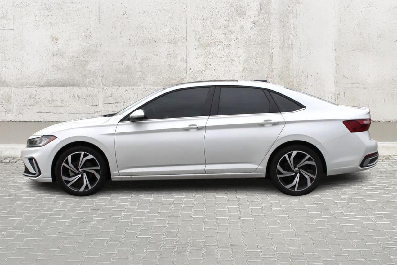 2025 Volkswagen Jetta SEL  Gps Sunroofg BkpCam HtdSeats DriveModes Photo2