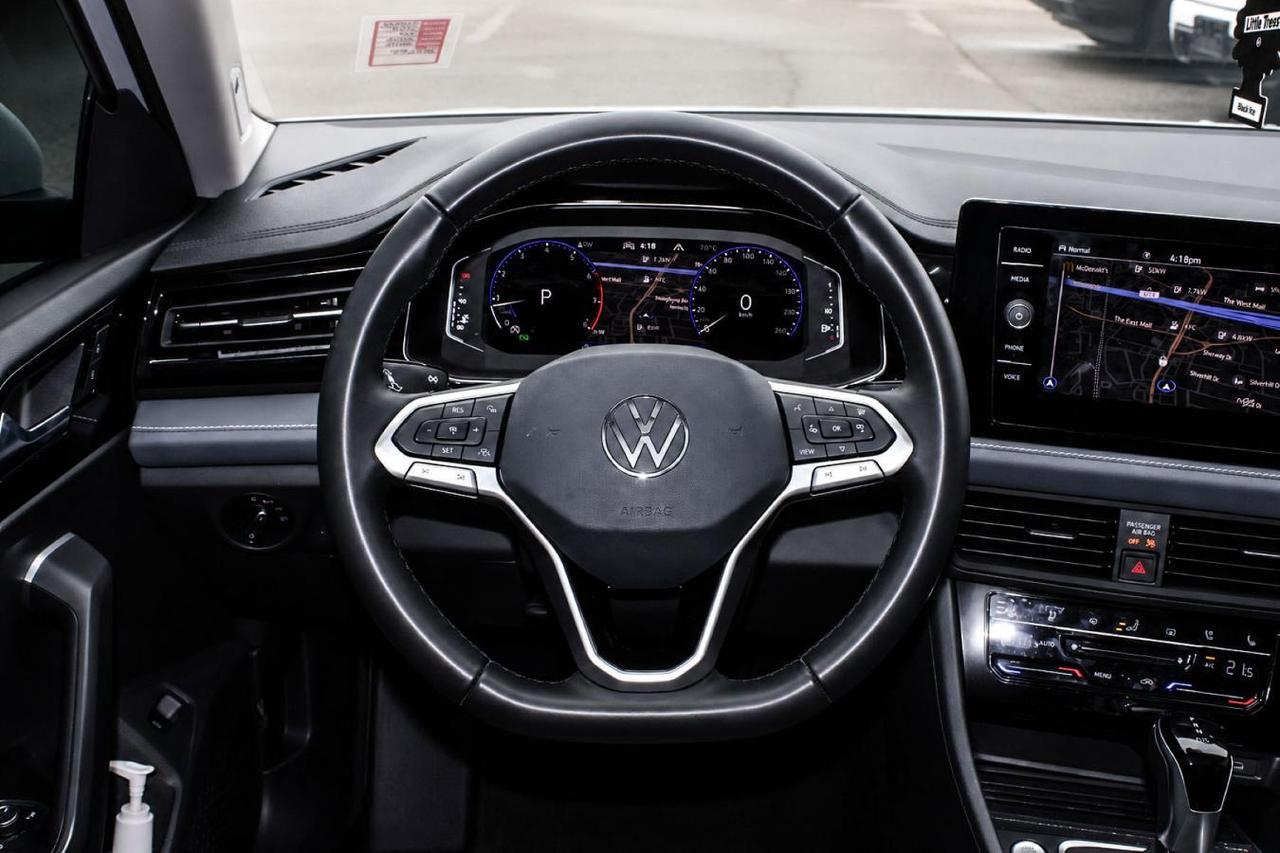 2025 Volkswagen Jetta SEL  Gps Sunroofg BkpCam HtdSeats DriveModes Photo