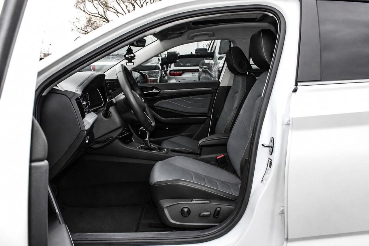 2025 Volkswagen Jetta SEL  Gps Sunroofg BkpCam HtdSeats DriveModes Photo