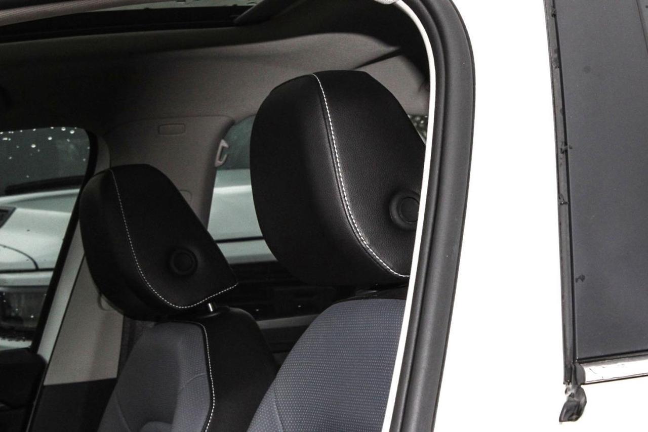 2025 Volkswagen Jetta SEL  Gps Sunroofg BkpCam HtdSeats DriveModes Photo