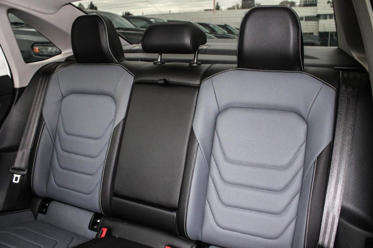 2025 Volkswagen Jetta SEL  Gps Sunroofg BkpCam HtdSeats DriveModes Photo