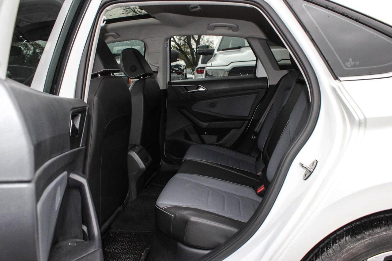 2025 Volkswagen Jetta SEL  Gps Sunroofg BkpCam HtdSeats DriveModes Photo