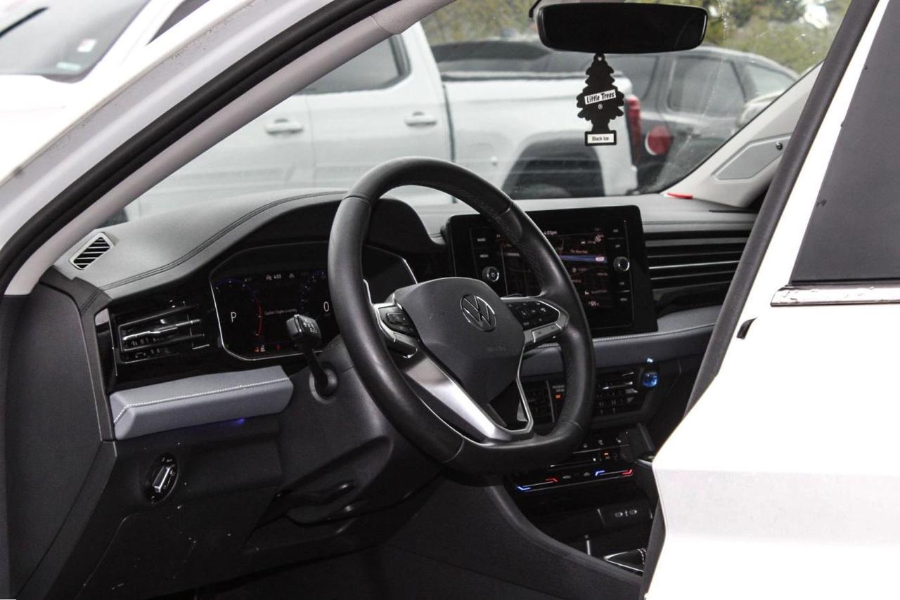 2025 Volkswagen Jetta SEL  Gps Sunroofg BkpCam HtdSeats DriveModes Photo