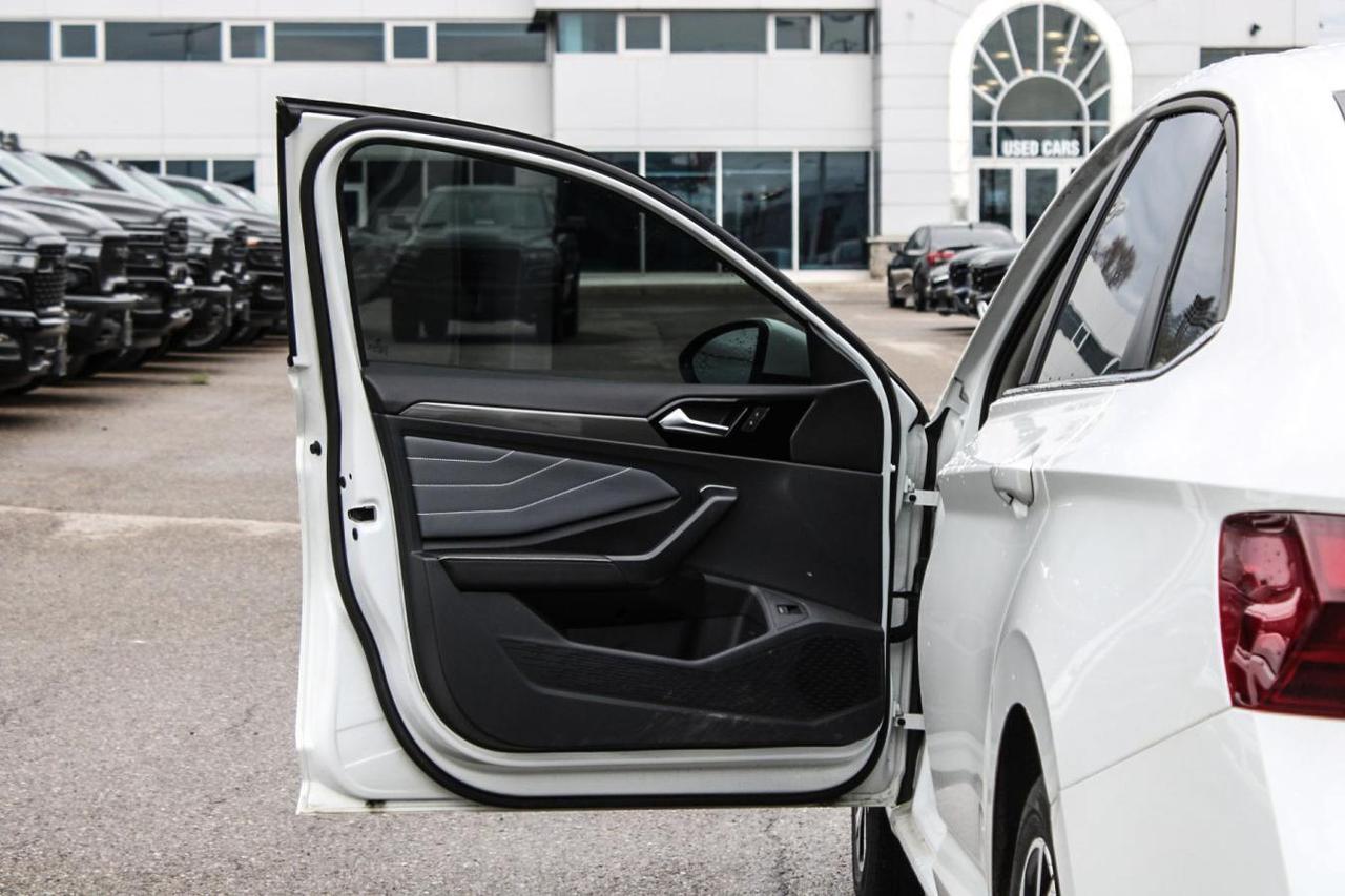 2025 Volkswagen Jetta SEL  Gps Sunroofg BkpCam HtdSeats DriveModes Photo