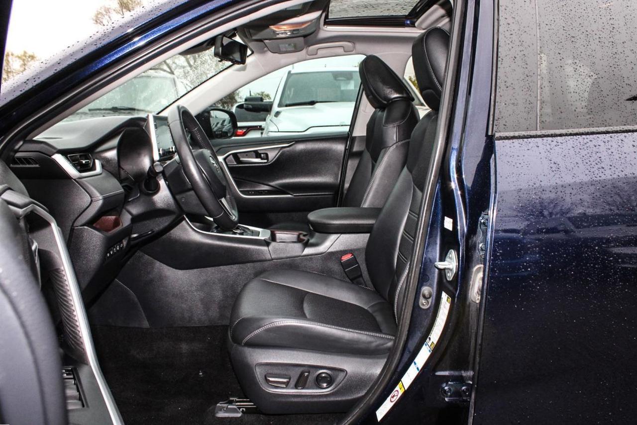 2019 Toyota RAV4 LTD  Gps Sunroof BkpCam HtdSeats DriveModes Photo