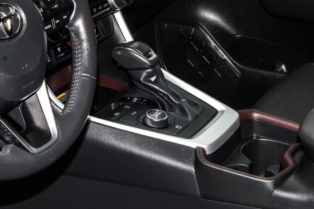 2019 Toyota RAV4 LTD  Gps Sunroof BkpCam HtdSeats DriveModes Photo