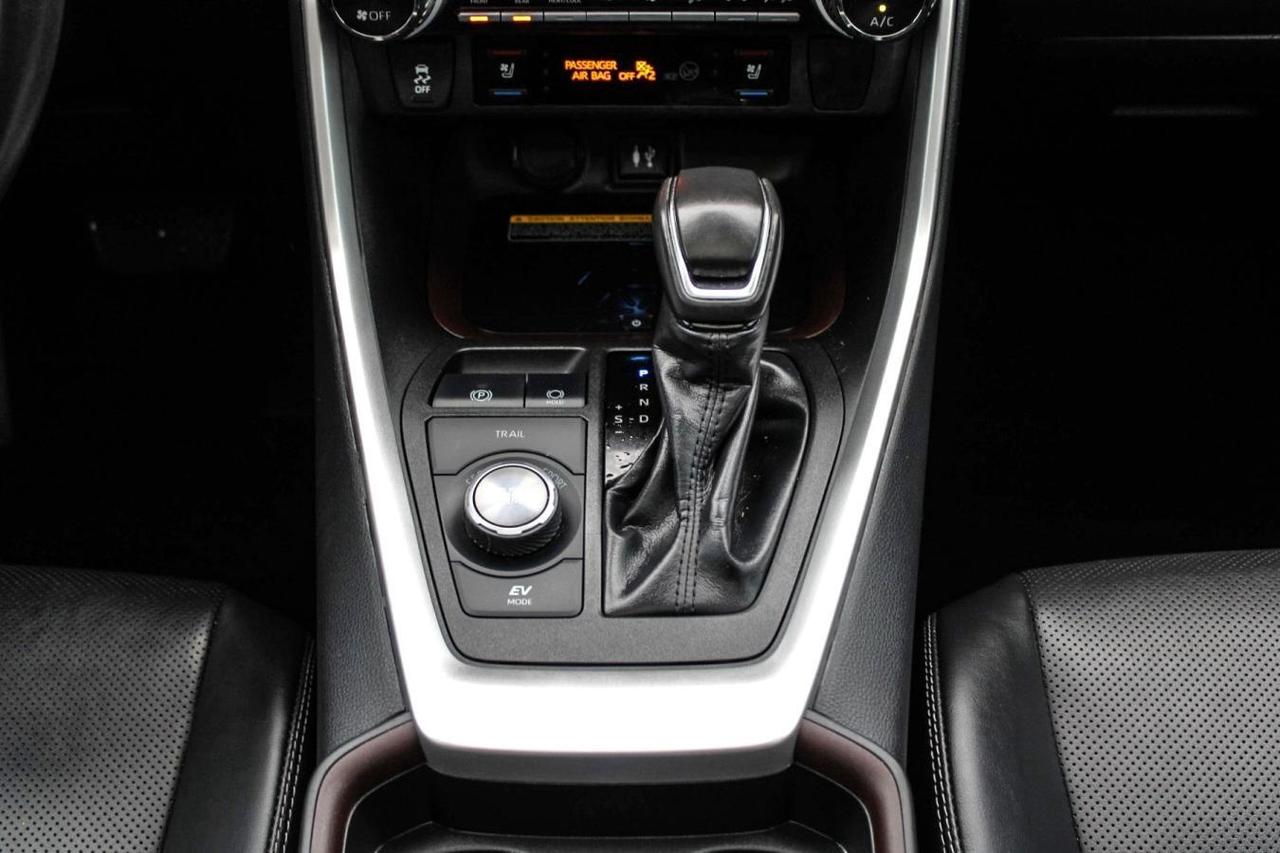 2019 Toyota RAV4 LTD  Gps Sunroof BkpCam HtdSeats DriveModes Photo