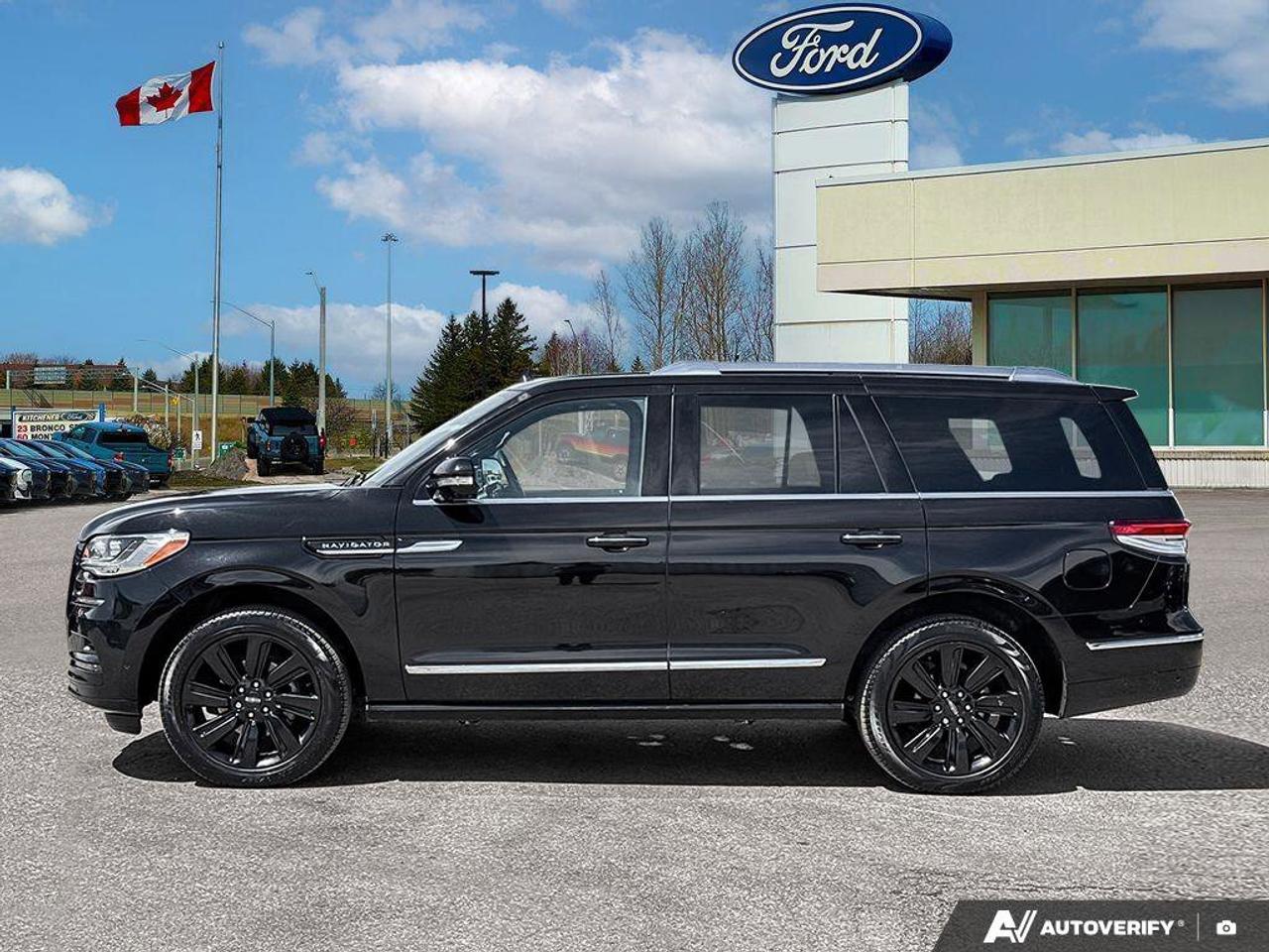 2023 Lincoln Navigator Reserve   201A   HTD STEER WHEEL   MOONROOF Photo3