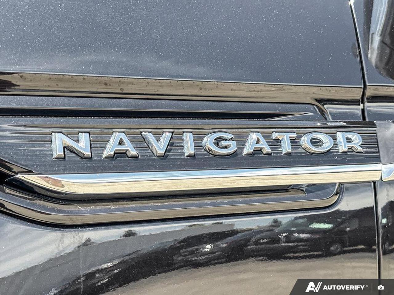 2023 Lincoln Navigator Reserve   201A   HTD STEER WHEEL   MOONROOF Photo