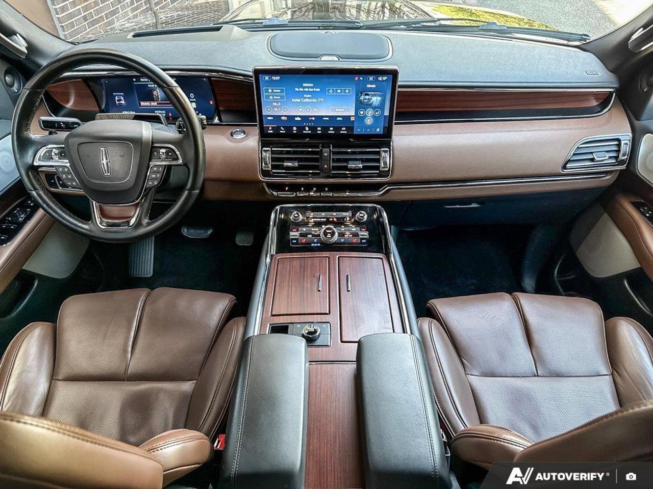 2023 Lincoln Navigator Reserve   201A   HTD STEER WHEEL   MOONROOF Photo