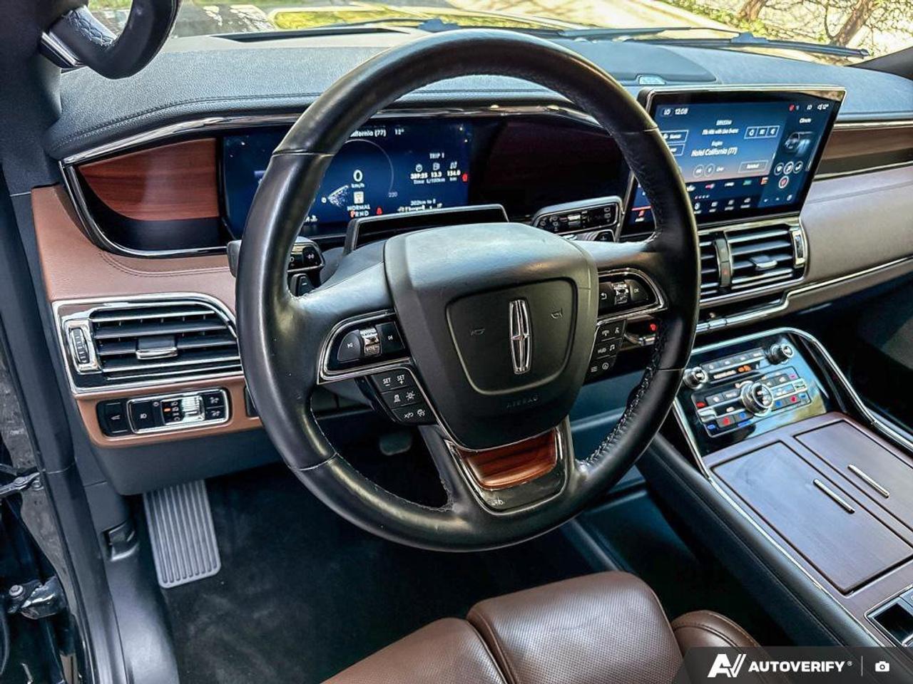 2023 Lincoln Navigator Reserve   201A   HTD STEER WHEEL   MOONROOF Photo