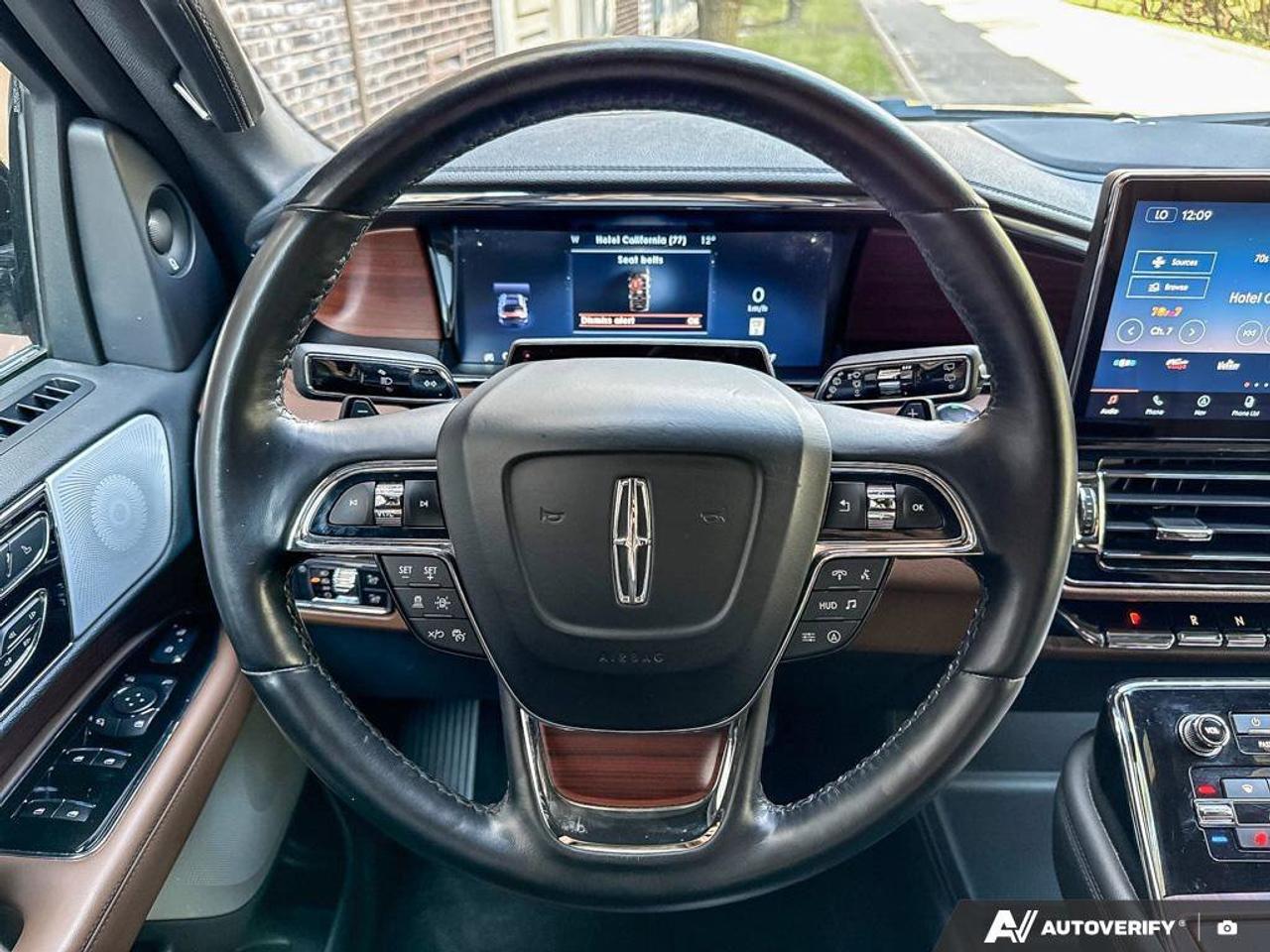 2023 Lincoln Navigator Reserve   201A   HTD STEER WHEEL   MOONROOF Photo