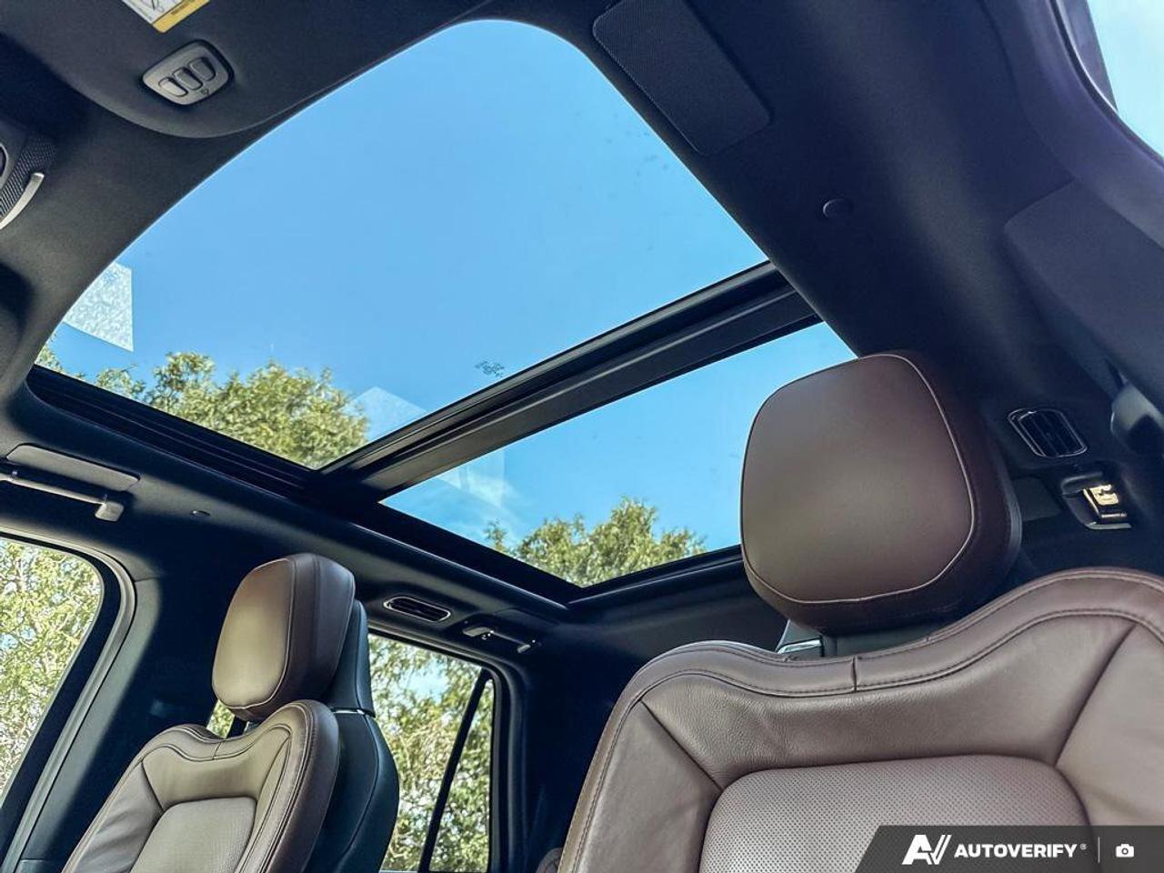 2023 Lincoln Navigator Reserve   201A   HTD STEER WHEEL   MOONROOF Photo