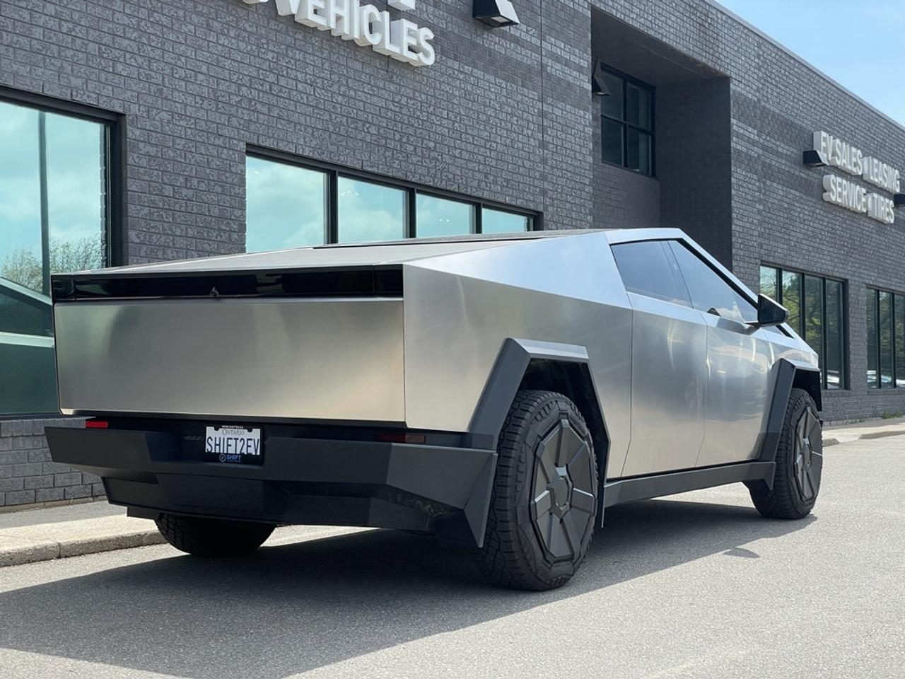 2024 Tesla Cybertruck AWD FOUNDATION SERIES   1 Owner   Clean! Photo