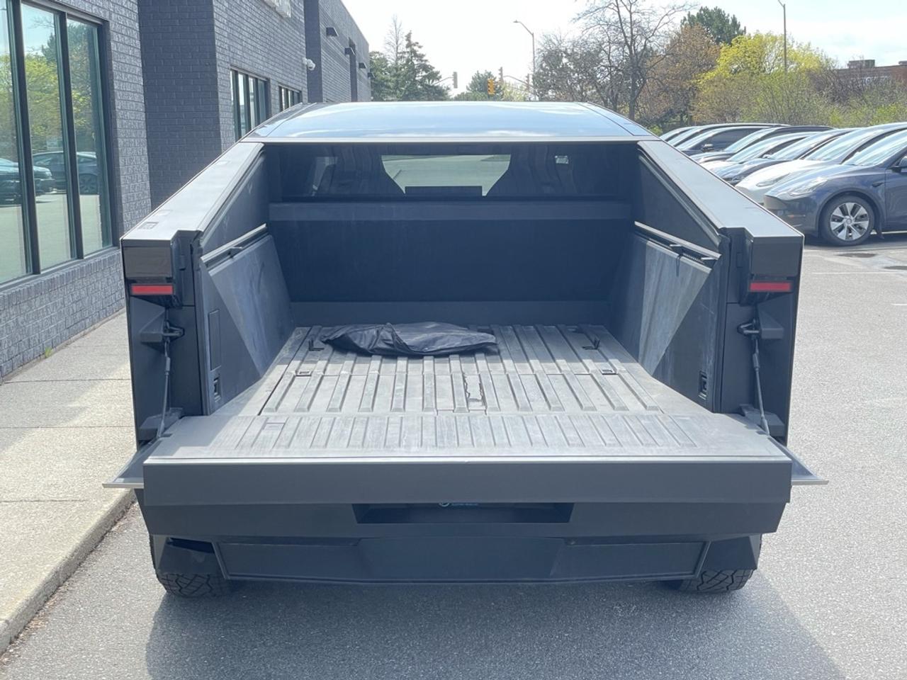 2024 Tesla Cybertruck AWD FOUNDATION SERIES   1 Owner   Clean! Photo